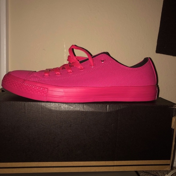 NIB Converse Chuck Taylor All Star OX Low Vivid Pink 155185C Men 8 Women 10 - Picture 5 of 9